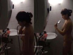 Clip Sex Quay Lén Gái Xinh Đang Tắm Kì Cọ Thoải Mái